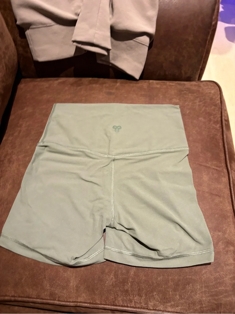 Aritzia TNA Butter Sage Green 3” Biker Shorts & Crop Long Sleeve Set - Picture 5 of 8